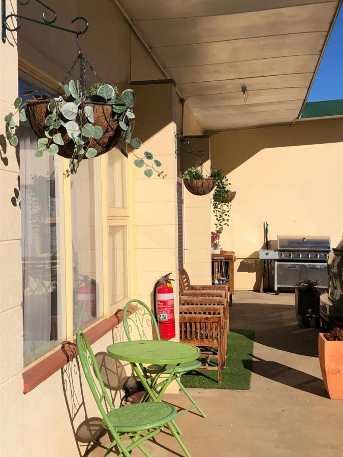 Alpine Country Motel Plus Free Coffee Кума Экстерьер фото