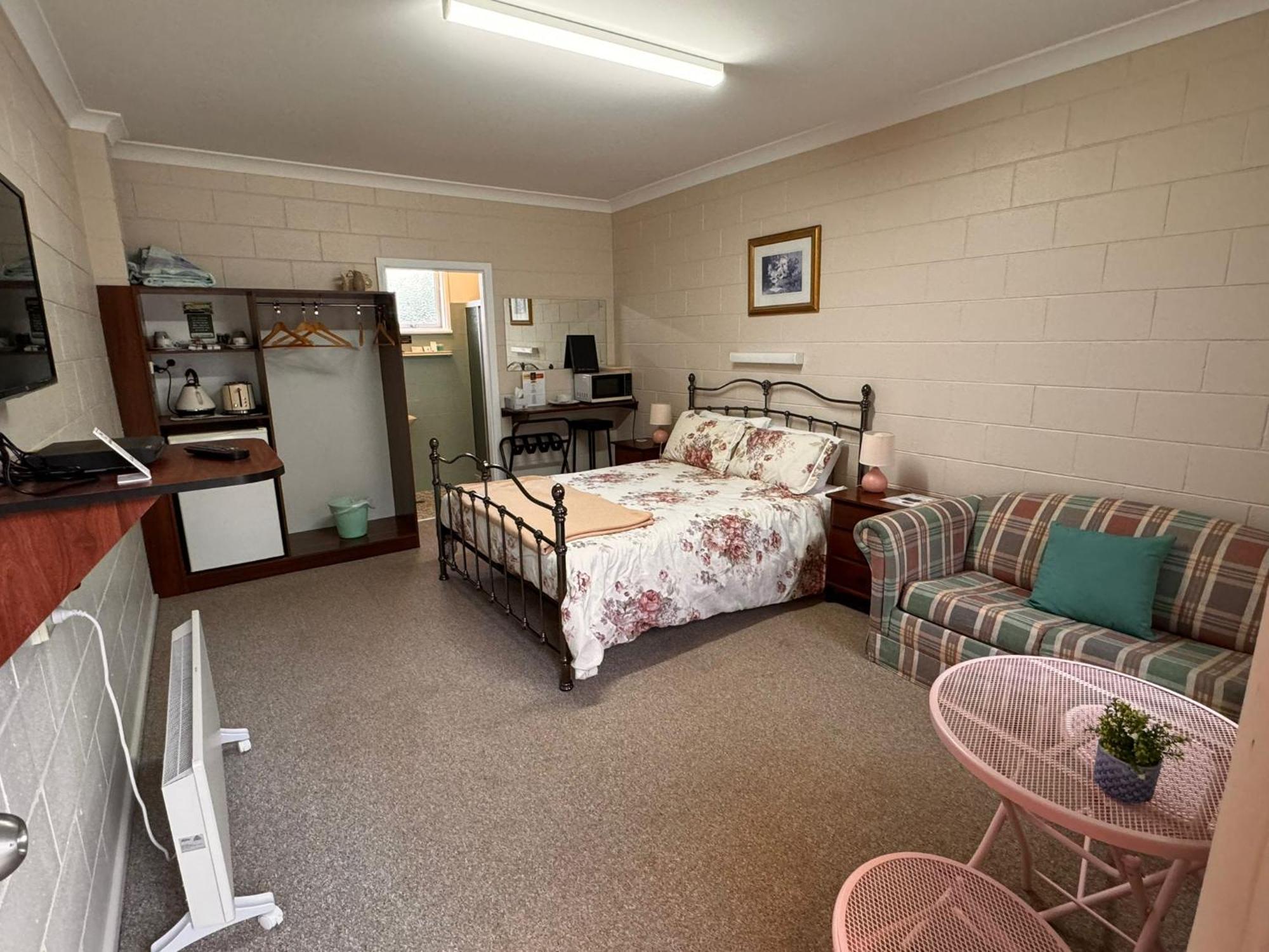 Alpine Country Motel Plus Free Coffee Кума Экстерьер фото