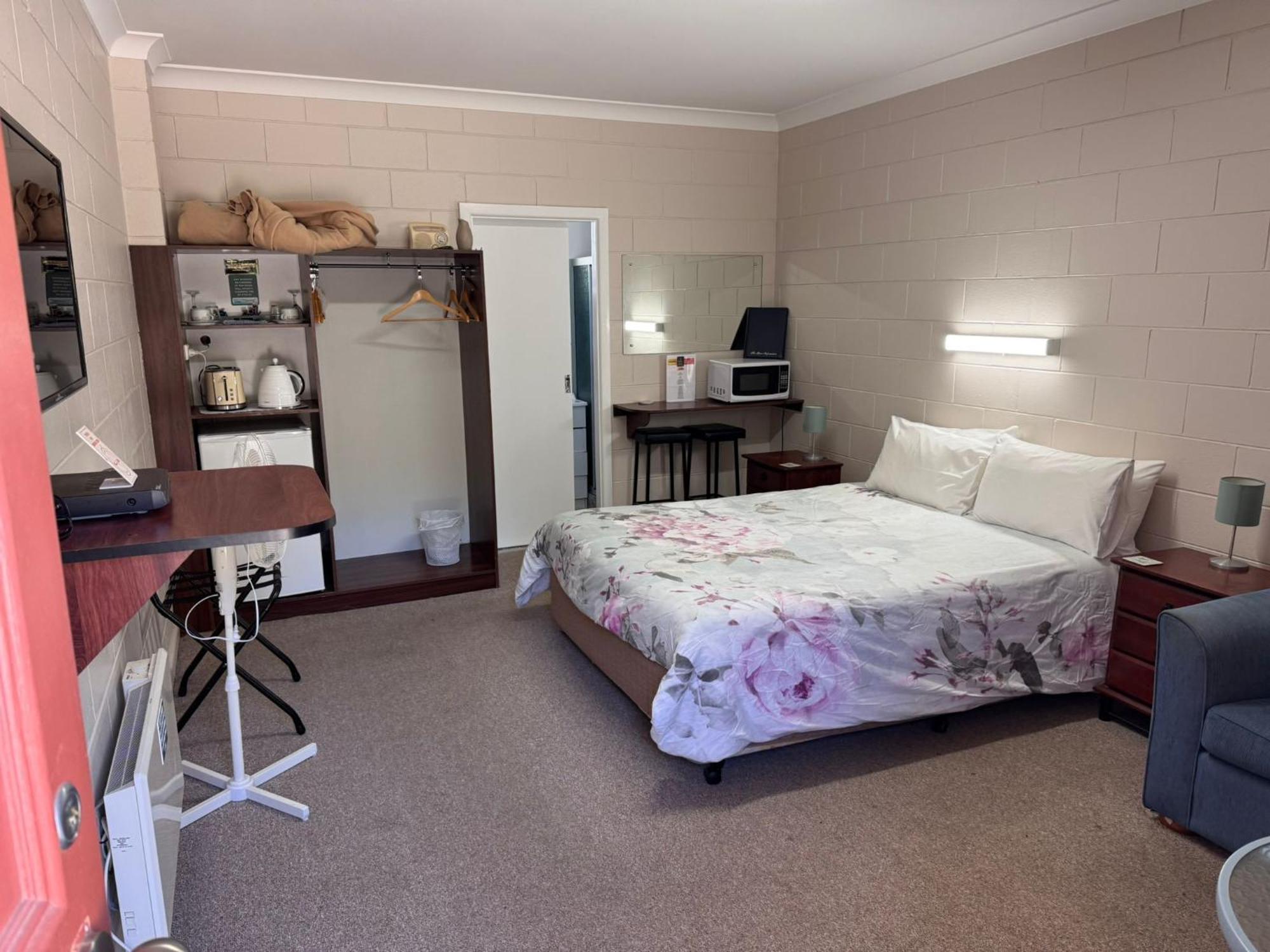 Alpine Country Motel Plus Free Coffee Кума Экстерьер фото
